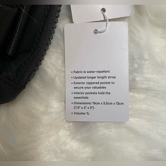 New Lululemon Everywhere Belt bag size 1L Black - Picture 3 of 6